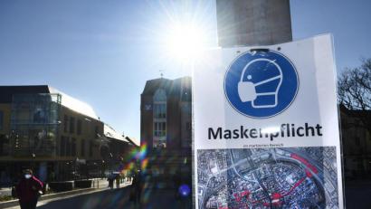 Bild: Petra Hartl
Ab sofort weisen Schilder auf die Maskenpflicht in der Amberger Altstadt hin.