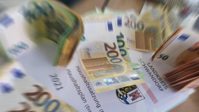 Bild: Benjamin Tietz
Der Haushalt für den Landkreis Schwandorf hat in diesem Jahr wieder ein Rekordvolumen: Es liegt bei insgesamt 182,4 Millionen Euro.