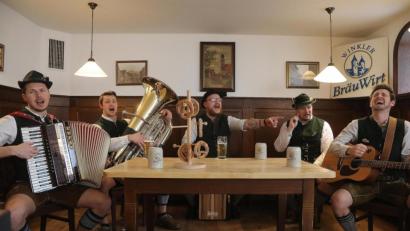 Bild: Wolfgang Steinbacher
Die Boazn Briada lassen sich die gute Laune nicht verderben. Wenn niemand zu einem Bockbierfest gehen kann, bringen die fünf Jungs es eben zu den Ambergern und Amberg-Sulzbachern nach Hause. In einem Youtube-Video spielen sie eine knappe halbe Stunde lang Musik.