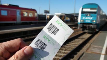 Archivbild: SAD
Die Kreise Neustadt/WN und Schwandorf (hier der Bahnhof im Bild) sowie die Stadt Weiden prüfen den Beitritt zum RVV.