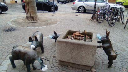 Bild: exb/Utz Reich
Die Schweinchen am Viehmarkt tragen Maske.