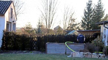 Bild: jma
Die Hecke brannte. Die Flammen hatten bereits auf die Garage übergegriffen.