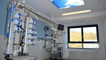 Symbolbild: Hausmann/exb
Die Inzidenz im Landkreis Schwandorf sinkt zwar leicht, in den Kliniken – hier ein Symbolbild aus dem Krankenhaus St. Barbara in Schwandorf – werden die Betten aber laut Landratsamt vor allem im Intensivbereich knapp.