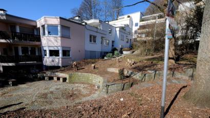 Bild: Stephan Huber
Schön schaut die radikale Abholzung am Lindenbrünnerl derzeit nicht aus. Doch das städtische Team Grün hat sich die Anlage gezielt vorgenommen und will hier eine Neubepflanzung vornehmen, die mehr als bisher auch ökologische Elemente aufgreift.