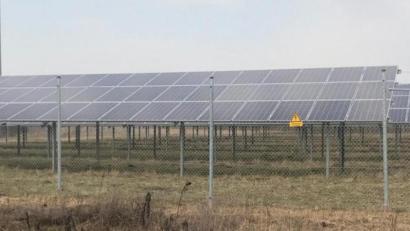 Bild: Wilhelm Amann
Vier Photovoltaik-Freiflächenanlagen gibt es bereits im Gebiet der Stadt Nabburg, eine fünfte wird in Kürze entstehen. Vor diesem Hintergrund stellt sich die Frage: Wieviele solche Anlagen soll die Kommune noch zulassen?