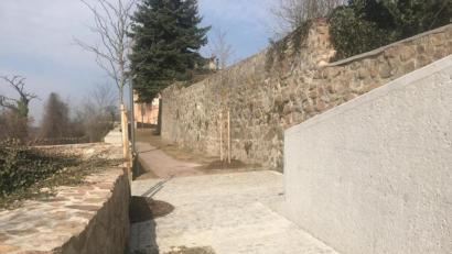 Bild: Wilhelm Amann
Zwischen den Stadtmauern gelegen: Der ausgebaute Zwingerweg ist bald auch im Westen der Nabburger Altstadt begehbar.