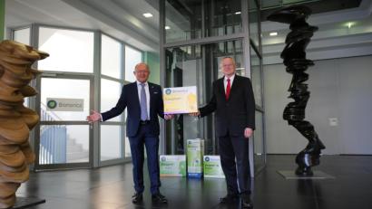 Bild: Bionorica SE/Sonja Wahler
Bionorica Vorstandschef Michael A. Popp (links) und Vorstand Global Business Uwe Baumann vor der Bilanzpressekonferenz 2021 des Unternehmens.