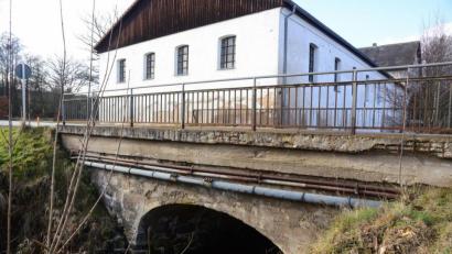 Archivbild: bey
Die Brücke über den Werkbach wird erneuert und deshalb gibt es Verkehrseinschränkungen.