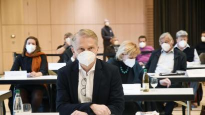 Bild: Gabi Schönberger
Matthias Loew mit Maske. Vor der Stadtratssitzung testete der SPD-Stadtrat 25 Kollegen im Schnellverfahren auf das Coronavirus.