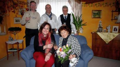 Archivbild: wro
Vor einem Jahr gratulierte die SPD ihrem Ehrenmitglied Mine Weiß (vorne rechts) zum 89. Geburtstag. Im Bild (hinten von links) Heinrich Ulrich, Hermann Stock und Edwin Ulrich sowie (vorne links) Nicole Fürst.