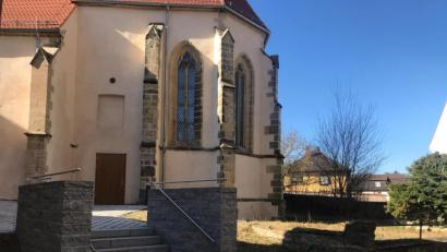 Bild: jua
Das Umfeld der Spitalkirche soll schöner werden. Dazu gehört es, die störend wirkende Treppe wieder zu beseitigen.