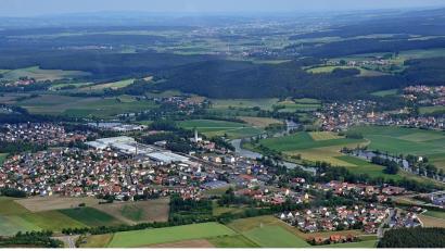 Luftbild: twi
Rund ein Jahr dauern die Untersuchungen, wie der Wernberg-Köblitzer Ortsteil Unterköblitz sich weiterentwickeln könnte.