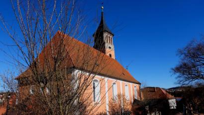 Bild: le
Dem ältesten Bauwerk im Flosser Amt, der evangelischen Pfarrkirche St. Johannes Baptista, kommt in der Veranstaltungsreihe „Simultankirche des Jahres 2021" eine besondere Bedeutung zu.
