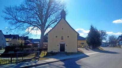 Bild: fpoz
Die Josefskapelle wurde im Jahr 1726 erbaut und im August des gleichen Jahres eingeweiht. Zuvor stand an gleicher Stelle eine alte Feldkapelle.