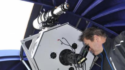 Bild: ws
Sternwarten-Leiter Peter Postler und das Team der Astro-AG haben für den Tag der Astronomie am Samstag, 20. März, einiges vorbereitet.