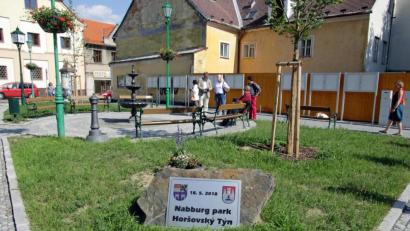 Bild: Josef Götz/exb
Spazieren gehen im Nabburg Park in Horšovský Týn dürfte noch erlaubt sein, aber nicht für die Nabburger. Kontakt über die Grenzen hinweg, wird per Mail, Whatsapp und Telefon gehalten.
