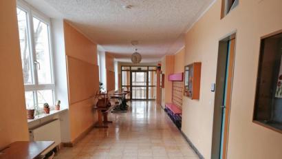 Bild: vsr
Bald erstrahlen die Räumlichkeiten der Grundschule Krummennaab in neuen, frischen Farben.