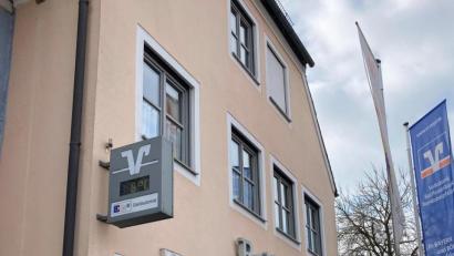 Bild: stg
Die Raiffeisenbank Kastl wird ab 22. März umgebaut, die Wiedereröffnung ist für 3. Mai geplant.