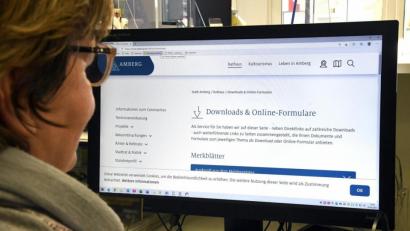 Bild: Petra Hartl
Das Bayerische Staatsministerium für Digitales treibt die Digitalisierung der Verwaltung im Freistaat voran. Die Stadt Amberg nimmt hier eine Vorreiterrolle ein.