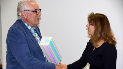 Bild: bkr
Josef Hecht gratuliert Steffi Stelzl zur neuen Aufgabe.