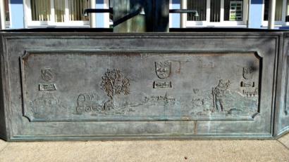 Bild: fsb
Dieses Relief der "Goldenen Straße" ist am Marktbrunnen zu sehen. Eine Stele soll in Kohlberg ebenfalls auf die Handelsstraße hinweisen. Wie sie aussehen und wo sie stehen wird, ist noch unklar.