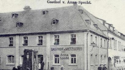 Bild: Museum Grafenwöhr/exb
Die erste feste Lampe hing am Gasthof Specht.