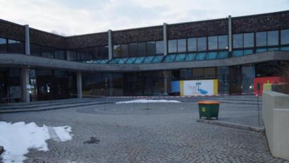 Bild: wel
Neben den eigentlichen Verwaltungsaufgaben, dem Bereich Touristinformation und in diesem Jahr dem Projekt "Archivierung der Klöppelspitze" zählt die Schule zu den Aufgaben der Verwaltungsgemeinschaft Schönsee. Die Neumöblierung des Elternsprechzimmers sowie Digitalisierung und Lehrerdienstgeräte stehen auf der Agenda.