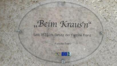 Bild: LAG Regionalentwicklung Amberg-Sulzbach/exb
Ein Beispiel für ein schmuckes Hausnamenschild.