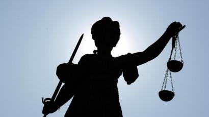 Bild: Daniel Reinhardt
Sie verübten im ganzen Landkreis Einbrüche. Jetzt stehen vier Männer in Weiden vor Gericht.