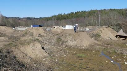 Bild: rn
Schmale Verbindungswege verbinden die Hügel der Pumptrack-Anlage Auerbach