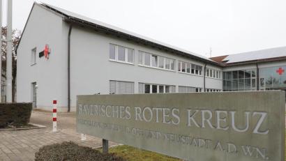 Archivbild: Wolfgang Steinbacher
Das Weidener Impfzentrum befindet sich in der Ulrich-Schönberger-Straße. Derzeit entstehen in Vohenstrauß und Pressath weitere Impfzentren. Wer bei der Vergabe der Impftermine richtig eingestuft werden möchte, sollte die Aktualisierungen der Impfverordnung beobachten.