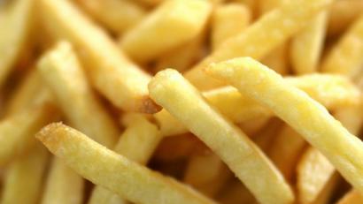 Bild: Ina Fassbender
Pommes Frites in einer Imbissstube. Foto: Ina Fassbender/dpa/Symbolbild