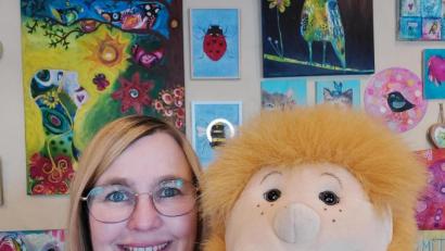 Bild: edo
Englischlehrerin Cheryl Frank und ihr Sprachpartner "Billy" erreichen die Kinder der "Hängematte" aktuell über Videokonferenz.