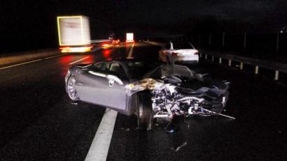 Bild: Polizeiautobahnstation Bad Hersfeld
Zwei Jahre lang hat ein Mann auf seinen individuell gefertigten Sportwagen gewartet. Auf dem Heimweg vom Hersteller fuhr er ihn auf der Autobahn zu Schrott.