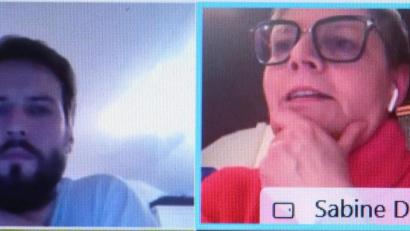 Bild: Hirsch
Anästhesie-Pflegekraft Steve Brachwitz (links) fühlt sich bei der Auszahlung der Pflegeprämien benachteiligt. SPD-Bundestagsabgeordnete Sabine Dittmar (rechts) sieht die Krankenhaus-Träger in der Verantwortung.