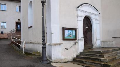 Bild: bö
Der Kirchturm von St. Jakobus in Hohenburg bewegt sich, wie mittels Markierungen im Turminnern festgestellt worden ist. Nun ist wohl eine Untergründung fällig.