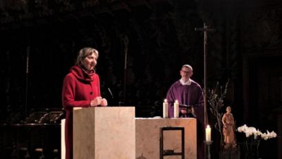 Bild: Monika Demmer/exb
Beate Eichinger und Stadtpfarrer Dr. Thomas Vogl in der Basilika beim zweiten Teil der Fastenpredigt-Reihe.