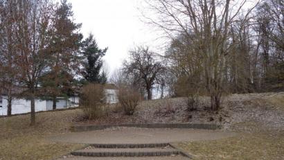 Bild: amö
Am "Stern" im Pausenhof der Thomas-Aquinus-Rott Grundschule Winklarn-Thanstein soll ein "grünes Zimmer" mit Sonnensegel entstehen.