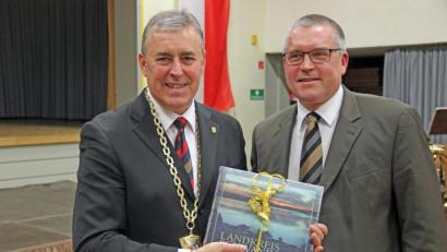 Bild: Anton Kappl /exb
Die Bürgermeister Joachim Markert und Richard Tischler pflegen eine harmonische Städtepartnerschaft.