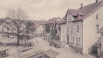 Repro: soj
Die Ansichtskarte stammt aus dem Jahr 1914. Die Eiche auf dem Bild ist zu dieser Zeit 43 Jahre alt.