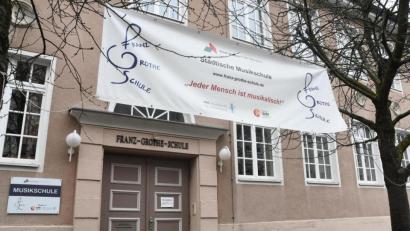 Bild: Gabi Schönberger
Die Franz-Grothe-Musikschule der Stadt Weiden ändert wegen Corona ihre Benutzungssatzung. Zudem wird dort Musikunterricht ab September teurer.