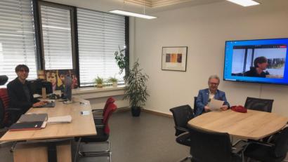 Bild: BSZ Wiesau/exb
Die Online-Sitzung des Berufsschulbeirats Wiesau leiteten Oberstudiendirektor Thomas Metzler (links) und Vorsitzender Toni Dutz (rechts).
