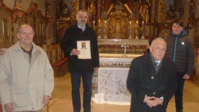 Bild: haa
Beim Konvent wurden auch Mitglieder geehrt. Unser Bild zeigt von links Obmann Hermann Haas, Reinhold Dirschwigl, Neumitglied Andreas Salzl und Zentralpräses Pater Josef Schwemmer.