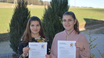 Bild: mof
Sie sind zwei der vier neuen Juniorprüfer bei der Ammerthaler Blaskapelle (von links): Patricia und Isabella Schwarz.