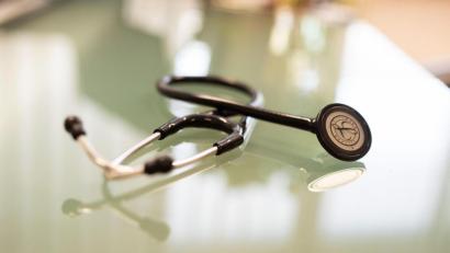 Bild: Frank Rumpenhorst
Führt das Aussetzen von Astrazeneca zu einem Vertrauensverlust?