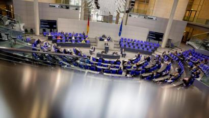 Archivbild: Christoph Soeder
Der SPD-Abgeordnete Matthias Bartke (SPD) spricht während der 167. Sitzung des deutschen Bundestages im Juni 2020 bei einer aktuellen Stunde zum Thema Lobbyismus.