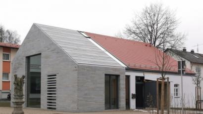 Bild: Portner
Keine Überraschung: Das schmucke städtische Gebäude in der Weidinger Straße 4 wird auf den Namen „Zäch-Haus“ getauft. Der Stadtrat schloss sich dem Bürgervotum der Online-Abstimmung an.