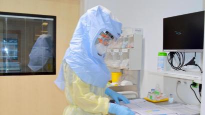 Bild: Michael Vogl
Mit steigenden Infektionszahlen füllen sich auch wieder die Intensivstationen, wie beispielsweise im Krankenhaus der Barmherzigen Brüder in Schwandorf. Landratsamtssprecher Hans Prechtl beschreibt die Lage als angespannt.