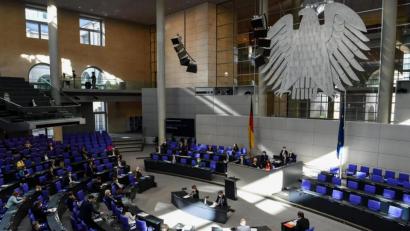 Archivbild: Kira Hofmann/dpa
Bundesverkehrsminister Andreas Scheuer (CSU spricht im Deutschen Bundestag.