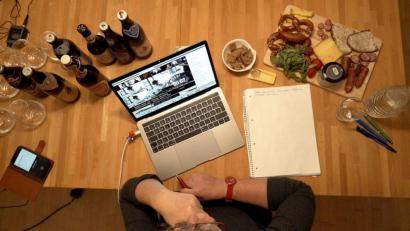 Bild: Alexander Unger
Gerade per Internet geht auch im Lockdown maches trotzdem, zum Beispiel eine virtuelle Bierprobe (Bild) oder auch ein Bockbierfest.